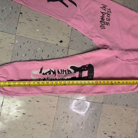 MGK Machine Gun Kelly Pink Tickets To my Downfall Sweatpants XL (Unisex) - Picture 5 of 9